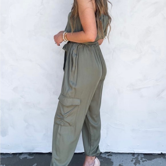⭐️⭐️⭐️⭐️⭐️olive strapless cargo jumpsuit 🔥🔥🔥 - Picture 6 of 7